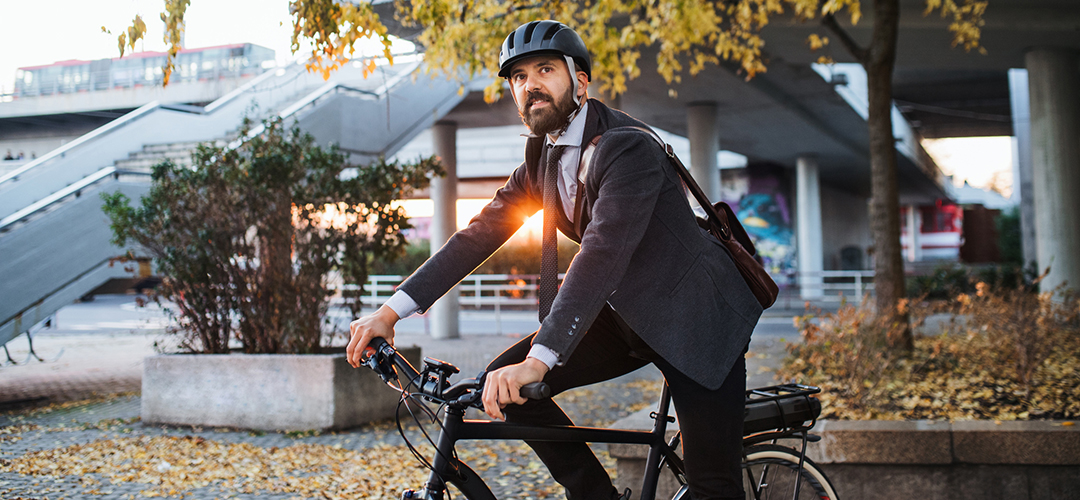 The life cycle of commuting: Comparing the environmental impact of biking versus driving